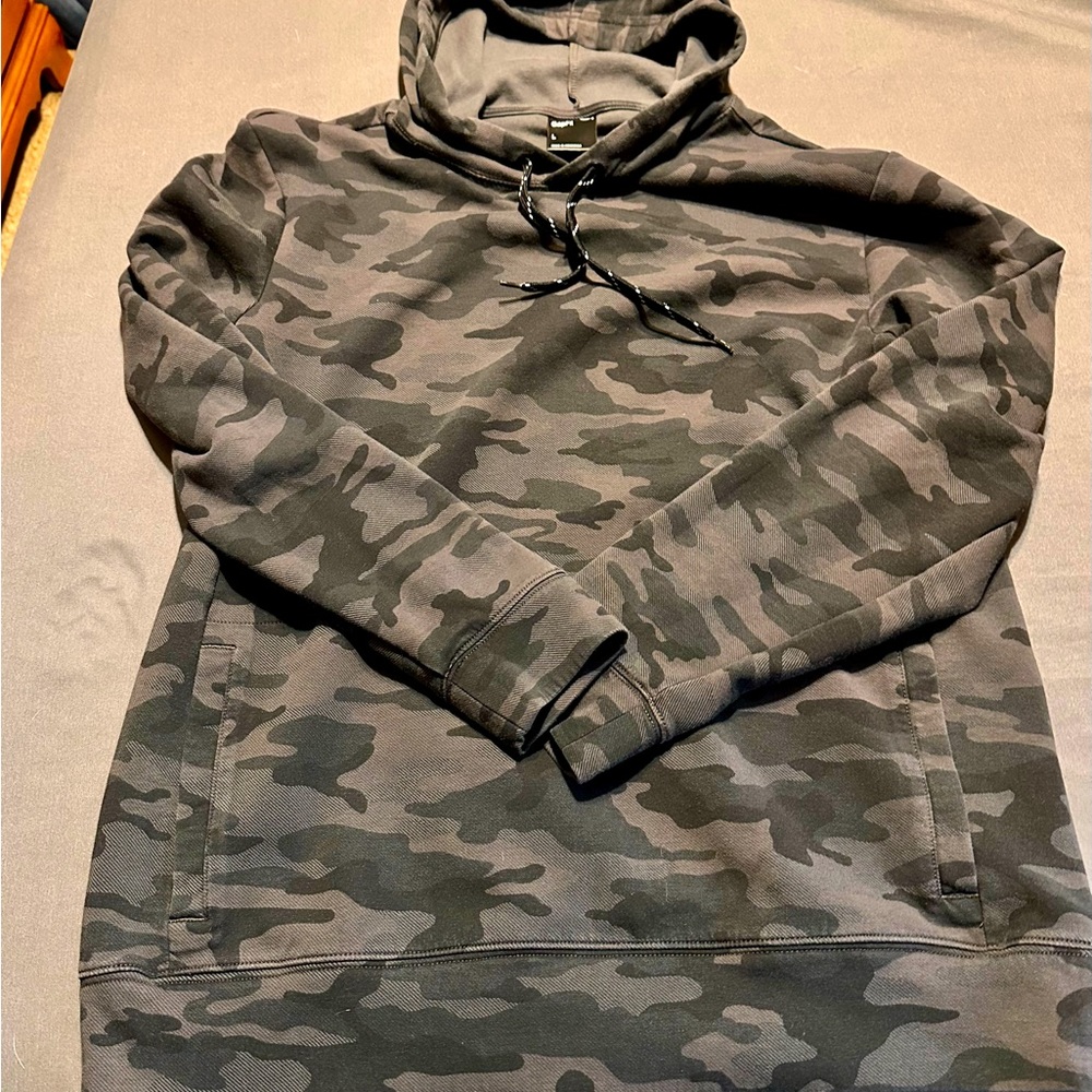 GAP-fit Men’s size L comfy sweatshirt.